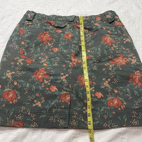 Rootstock Gardening Skort Floral Design Dusty Blue Coral & Pink Pockets Size 10